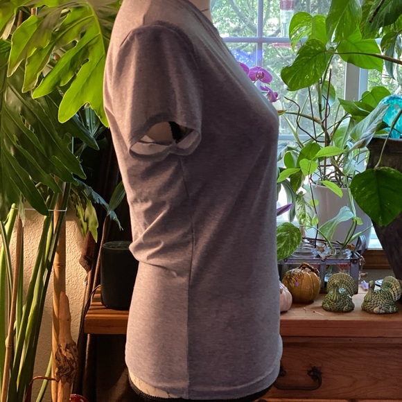 Under Armour Shirt - Picture 2 of 6